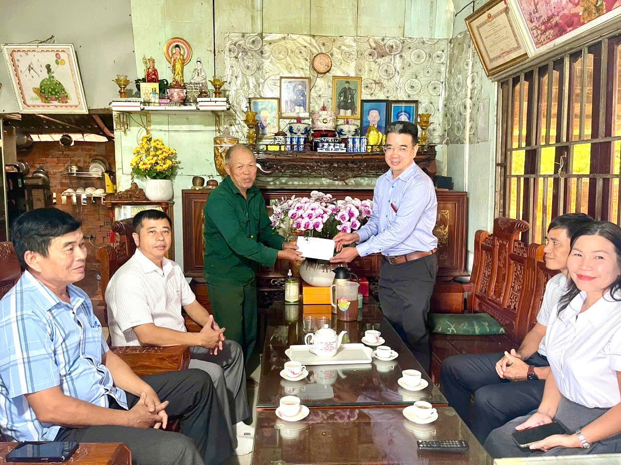 gen-h-7-22 trao quà Bảo